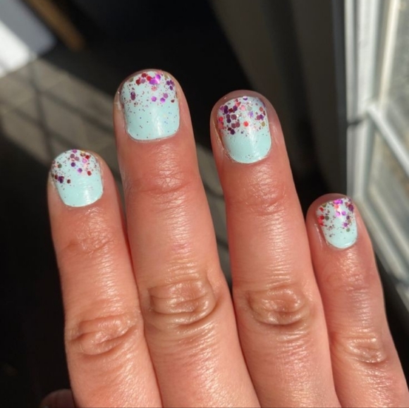 Color Street Nail Polish Strips in shade Chilladelphia - Picture 3 of 4